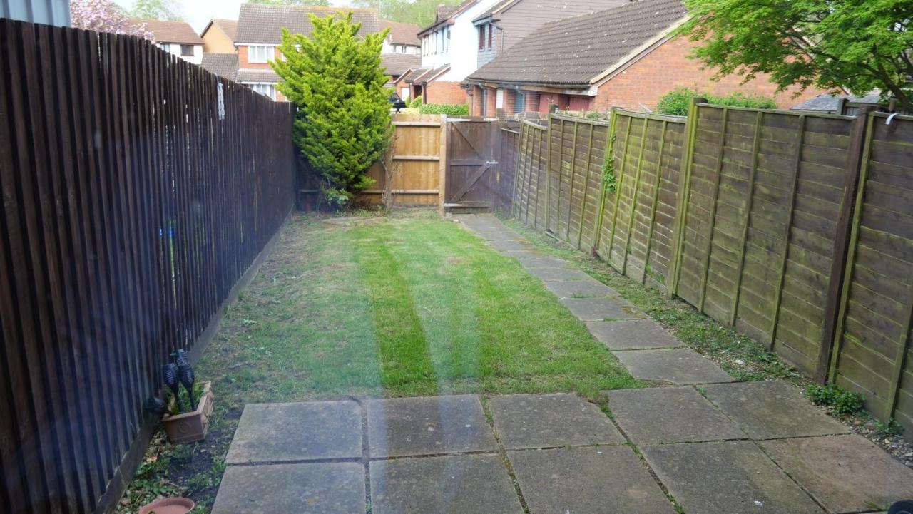Milton Keynes Luxury Short Stay House With Wifi And Free Parking Wolverton  Buitenkant foto