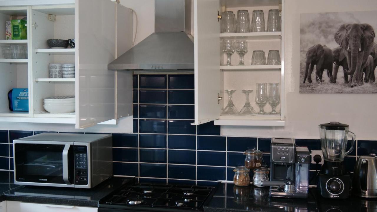 Milton Keynes Luxury Short Stay House With Wifi And Free Parking Wolverton  Buitenkant foto