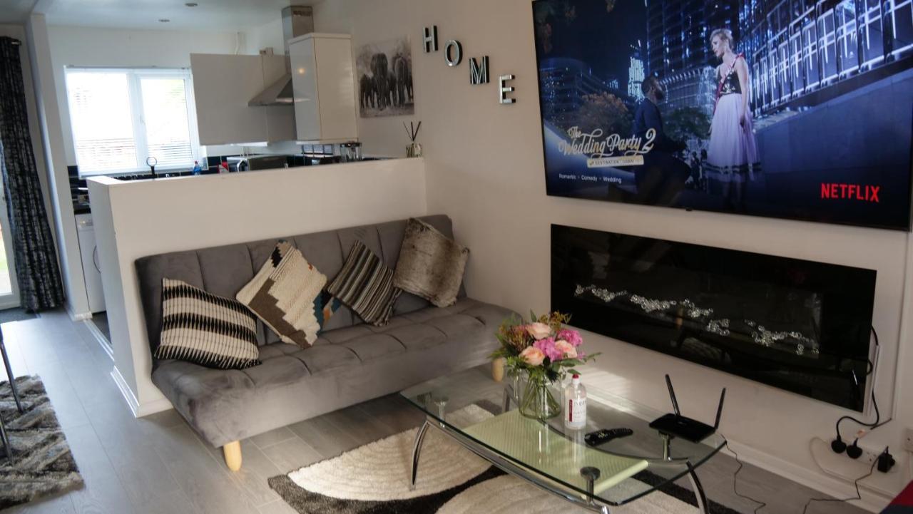 Milton Keynes Luxury Short Stay House With Wifi And Free Parking Wolverton  Buitenkant foto