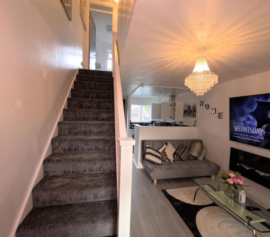 Milton Keynes Luxury Short Stay House With Wifi And Free Parking Wolverton  Buitenkant foto
