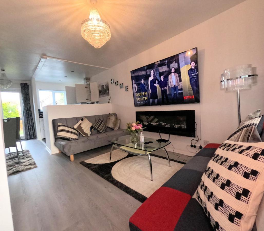 Milton Keynes Luxury Short Stay House With Wifi And Free Parking Wolverton  Buitenkant foto