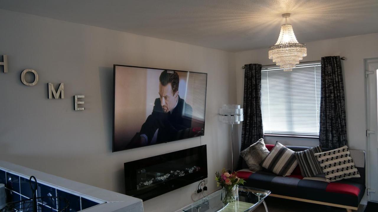 Milton Keynes Luxury Short Stay House With Wifi And Free Parking Wolverton  Buitenkant foto