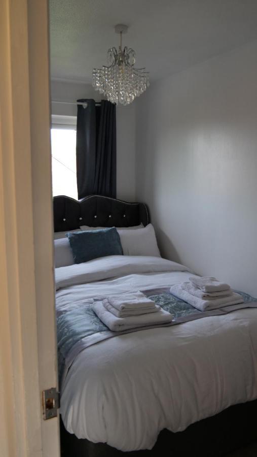 Milton Keynes Luxury Short Stay House With Wifi And Free Parking Wolverton  Buitenkant foto