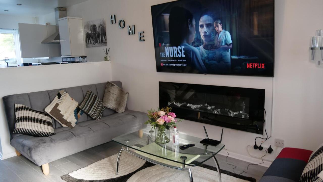 Milton Keynes Luxury Short Stay House With Wifi And Free Parking Wolverton  Buitenkant foto