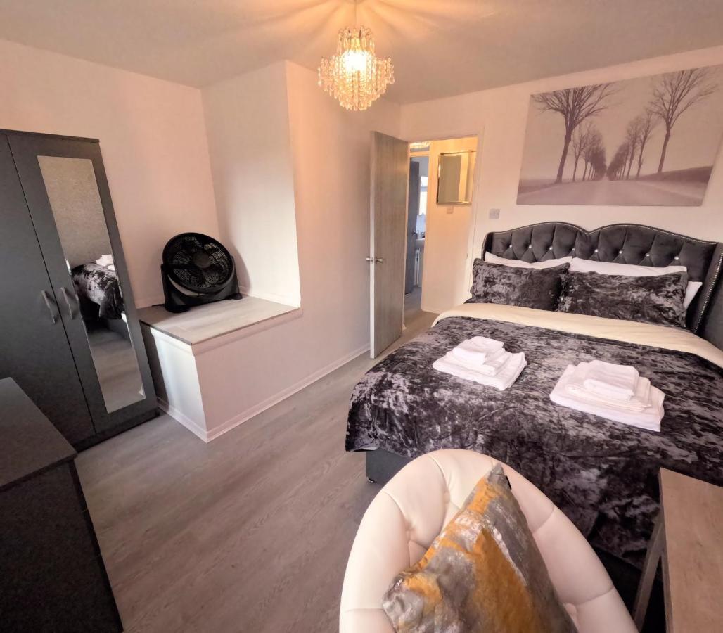 Milton Keynes Luxury Short Stay House With Wifi And Free Parking Wolverton  Buitenkant foto