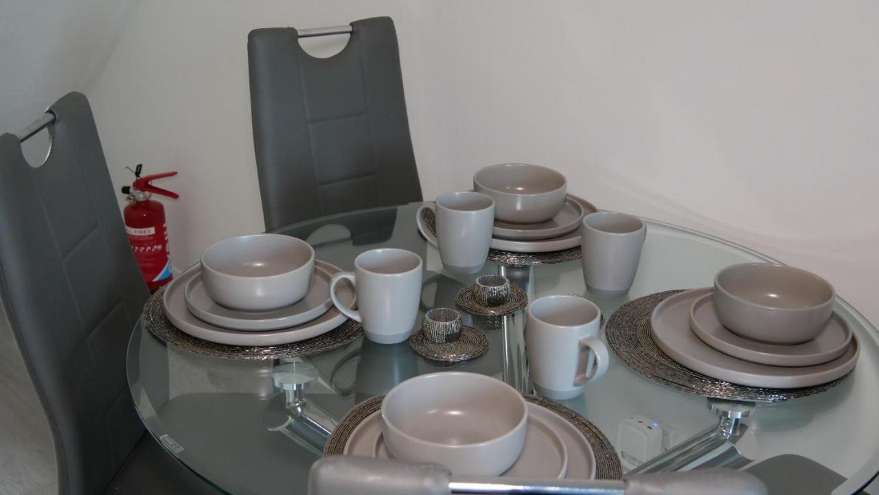 Milton Keynes Luxury Short Stay House With Wifi And Free Parking Wolverton  Buitenkant foto