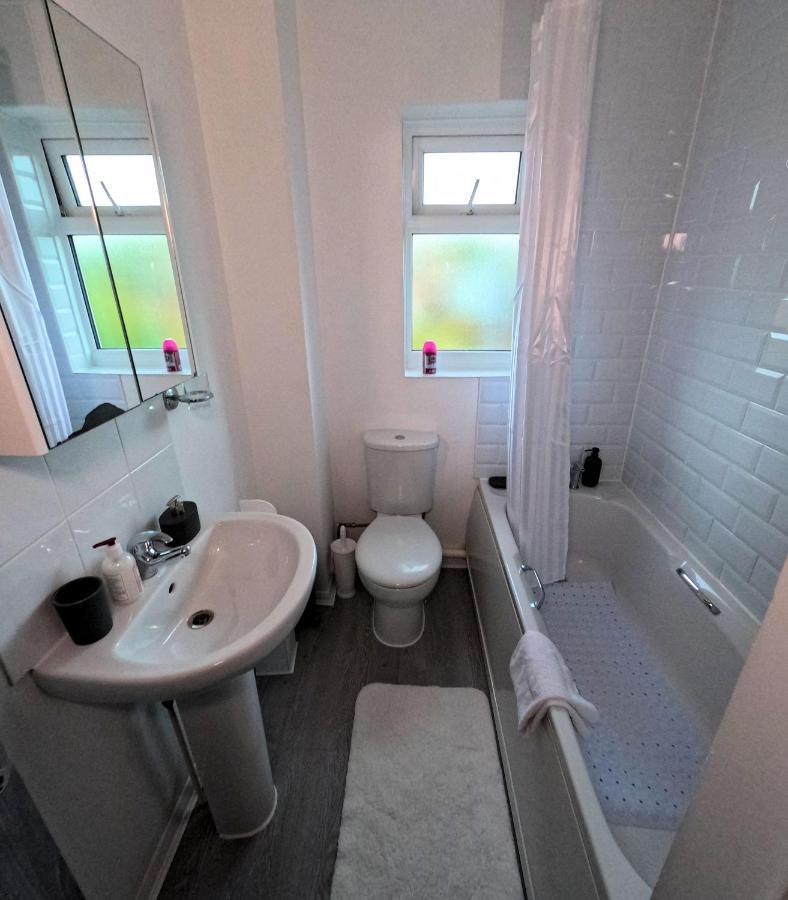 Milton Keynes Luxury Short Stay House With Wifi And Free Parking Wolverton  Buitenkant foto