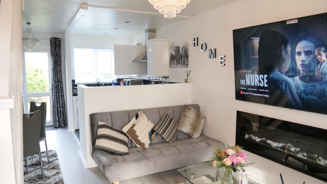 Milton Keynes Luxury Short Stay House With Wifi And Free Parking Wolverton  Buitenkant foto