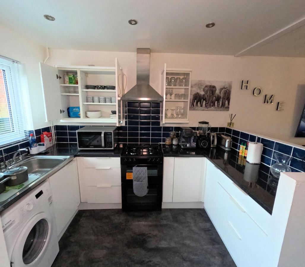 Milton Keynes Luxury Short Stay House With Wifi And Free Parking Wolverton  Buitenkant foto