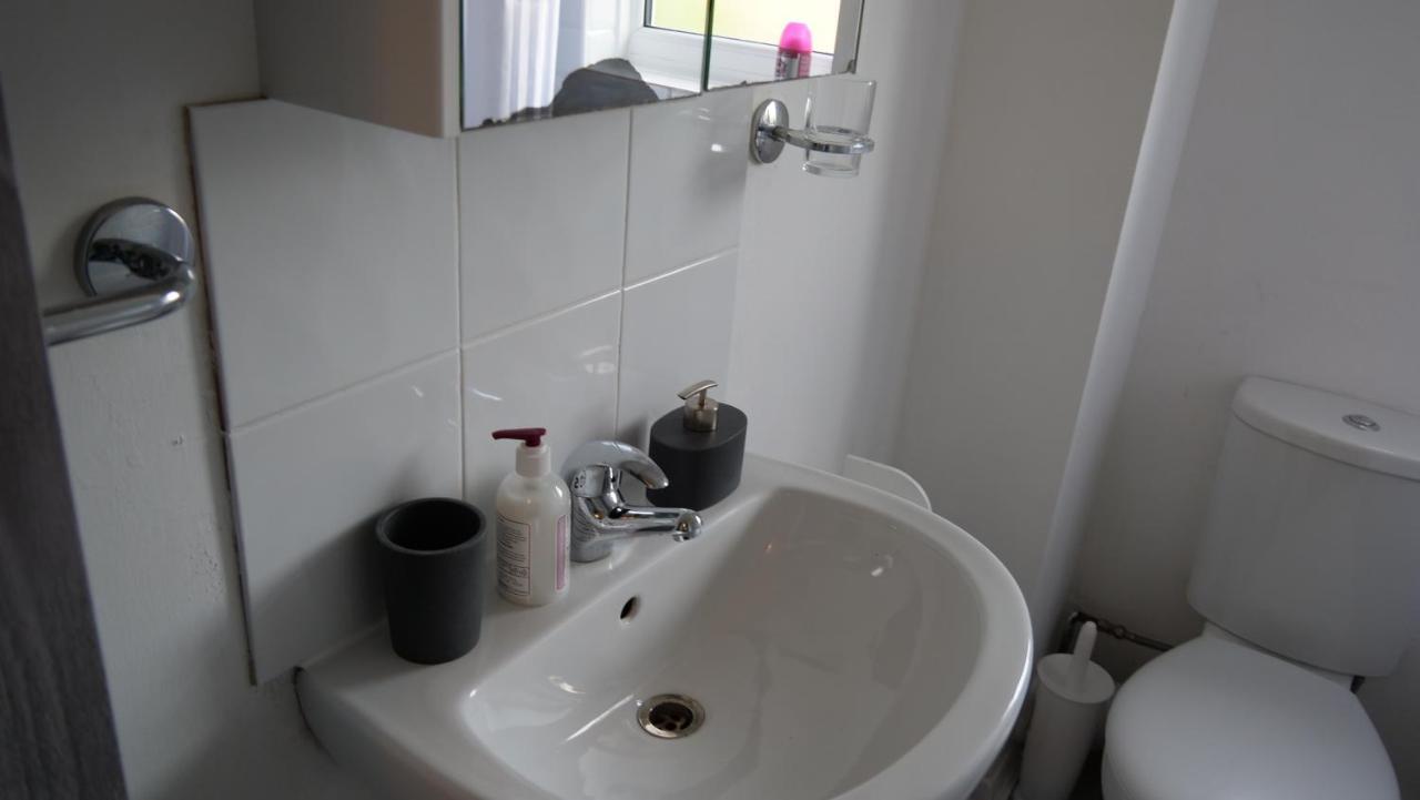 Milton Keynes Luxury Short Stay House With Wifi And Free Parking Wolverton  Buitenkant foto