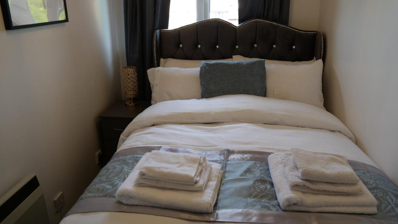 Milton Keynes Luxury Short Stay House With Wifi And Free Parking Wolverton  Buitenkant foto